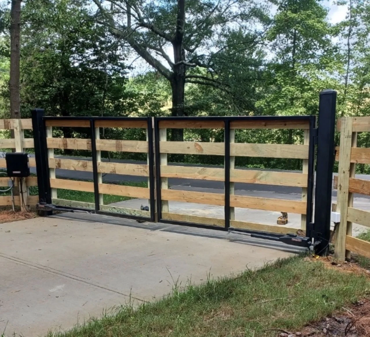 Metal-framed rail gates fence or gate design reference