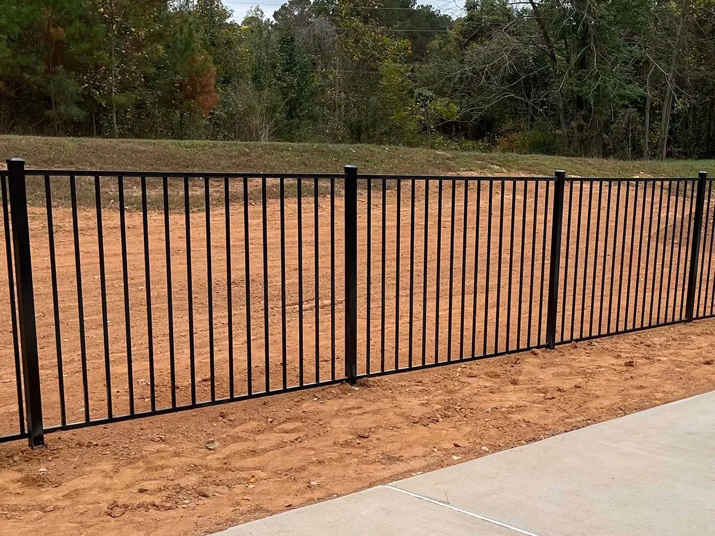 Straight-run aluminum panels fence or gate design reference