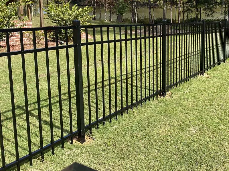 Open metal panels following a slope